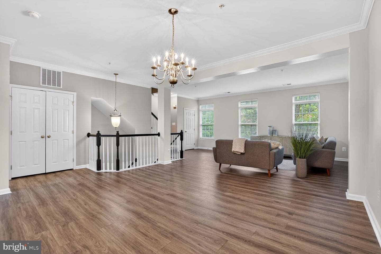 2621 Eastbourne Drive photo 6