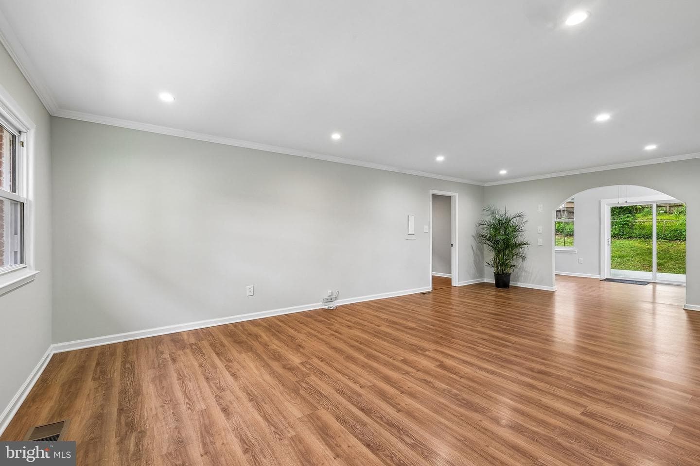 13811 Greenwood Drive photo 9