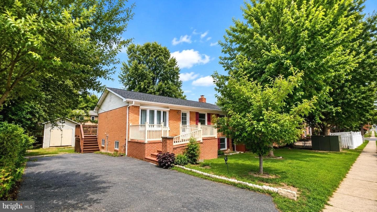 4602 Dale Boulevard, Woodbridge