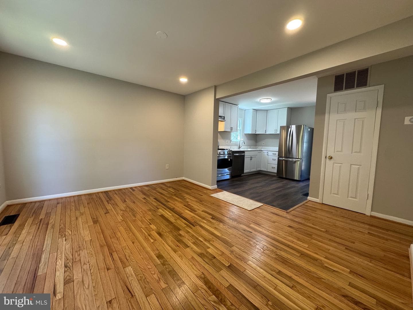 5372 Seneca Court photo 2