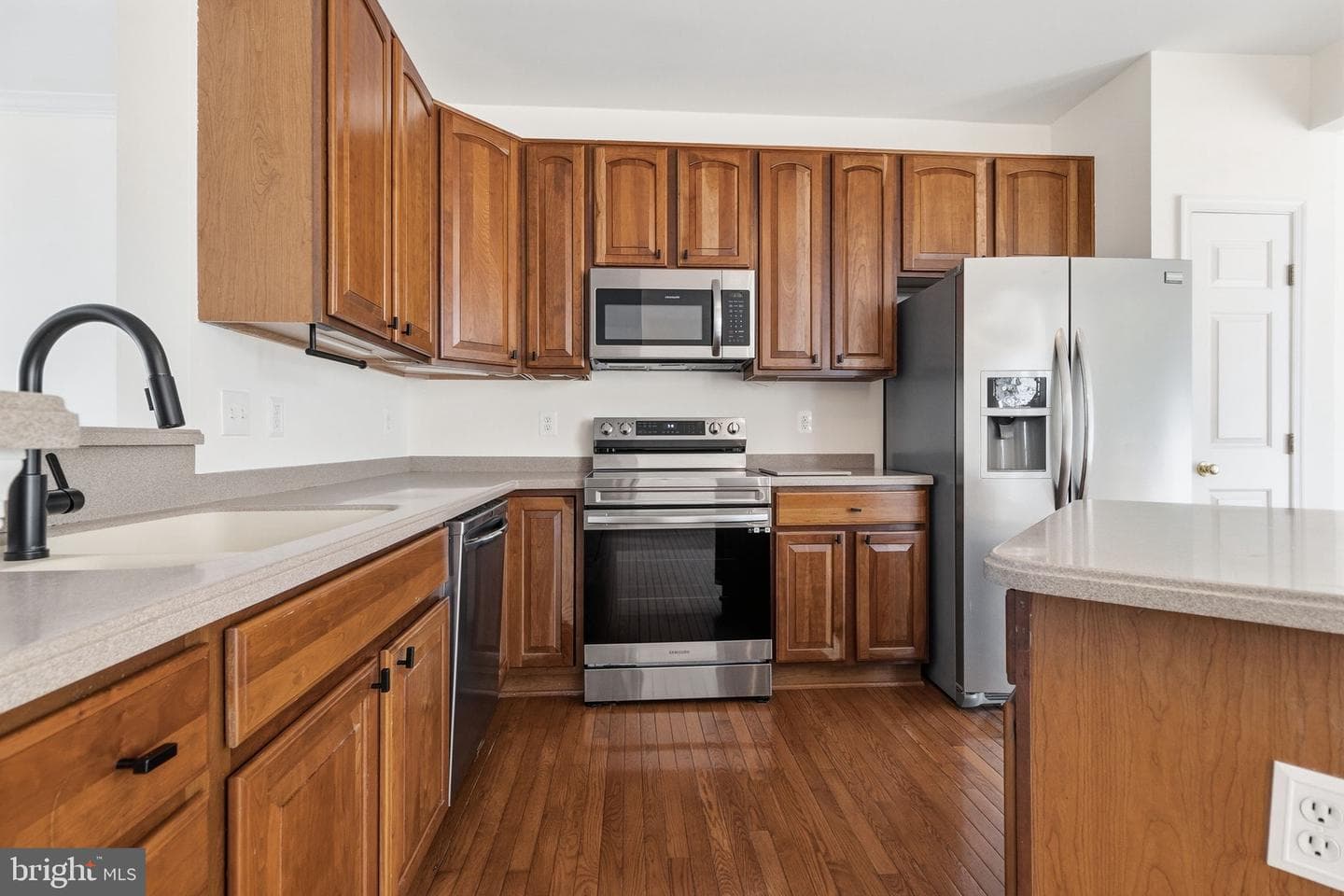 1526 Grosbeak Court photo 4