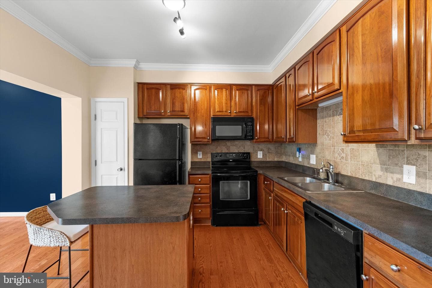7104 Wheeling Way photo 17