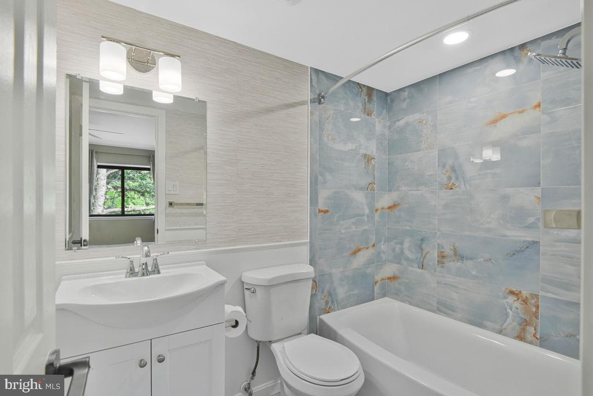 7589 Margate Court #201 photo 18