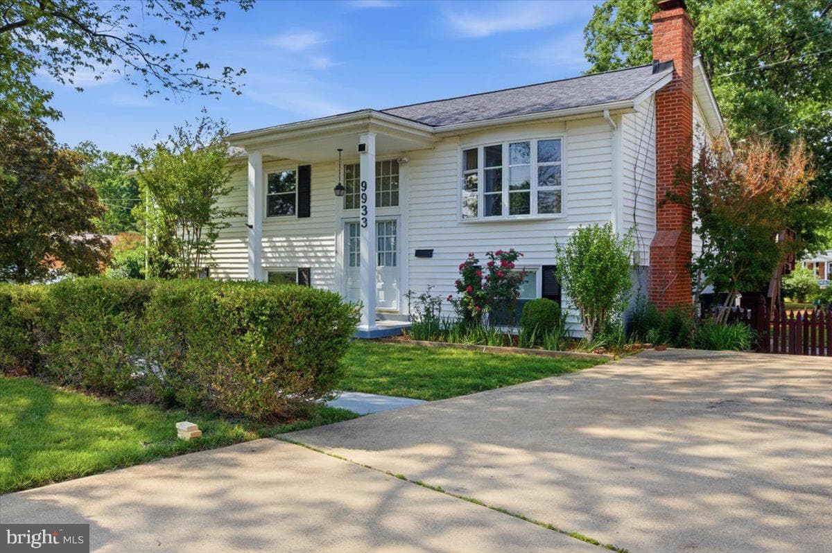 9933 Loudoun Ave photo 2