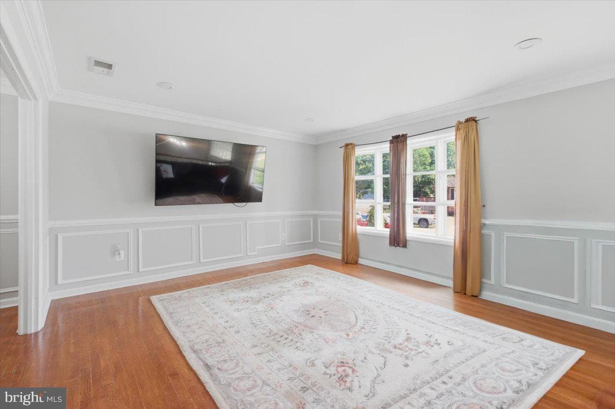 9933 Loudoun Ave photo 3
