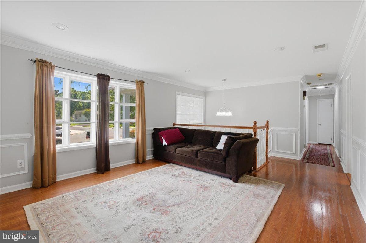 9933 Loudoun Ave photo 4