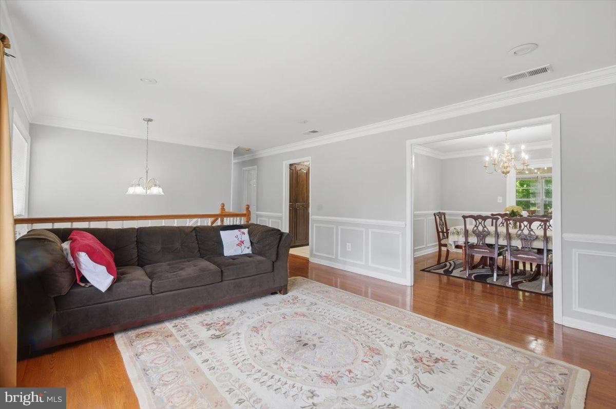 9933 Loudoun Ave photo 5