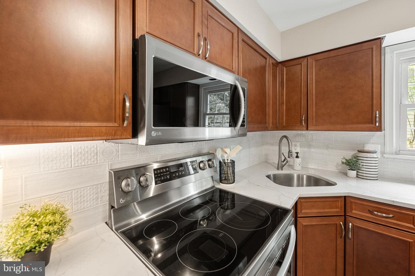 3110 Woods Cove Lane photo 4