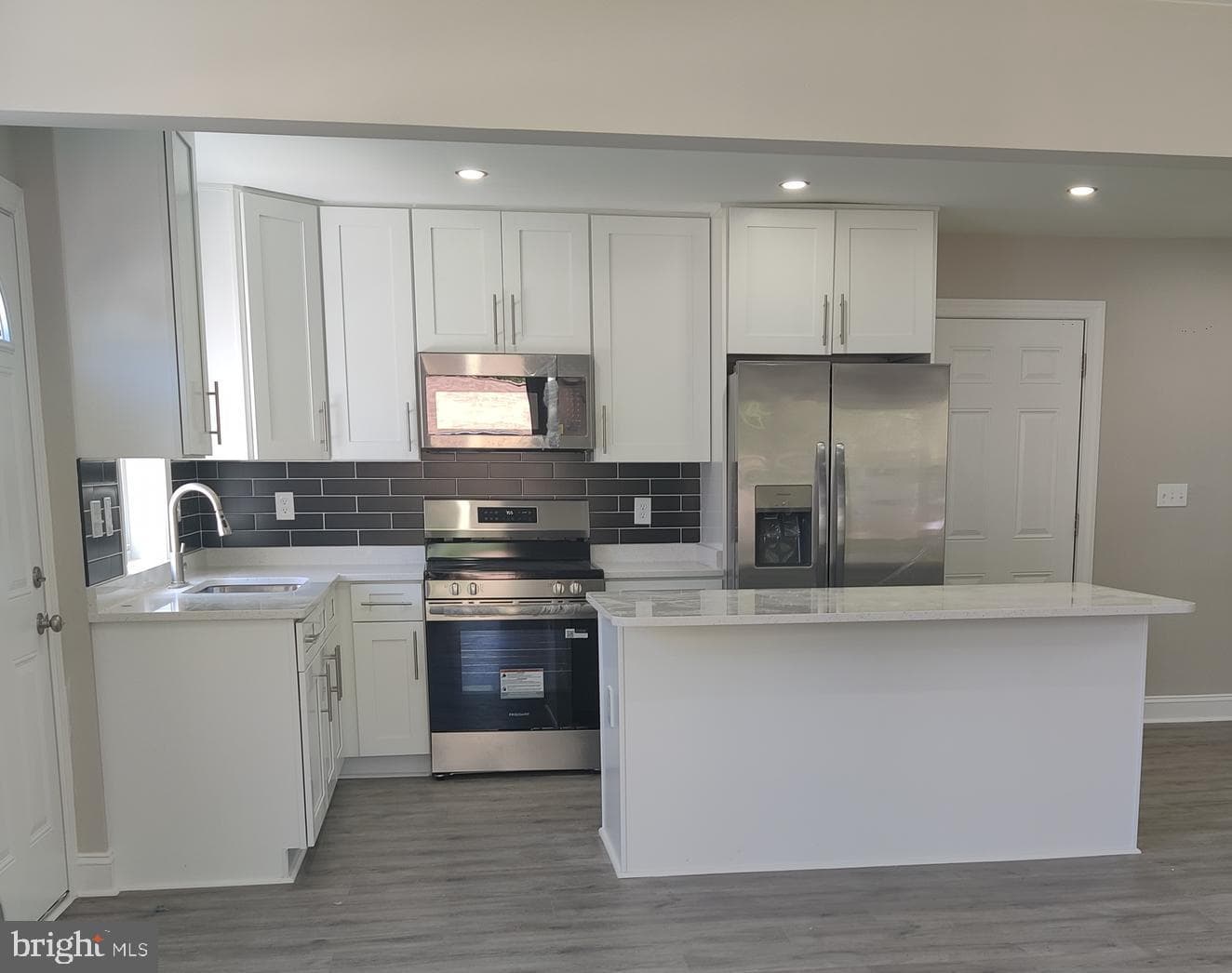 1419 E Street photo 2
