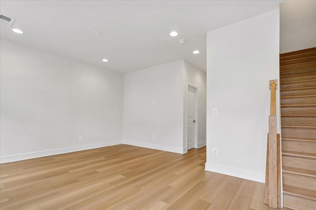 6703 Upland Manor Drive photo 4