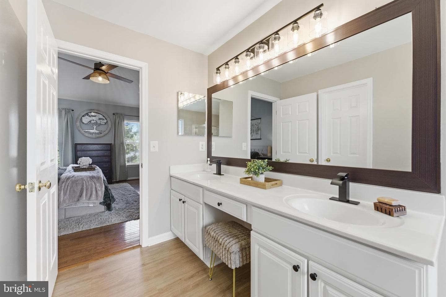 14889 Greenhill Crossing Drive photo 38