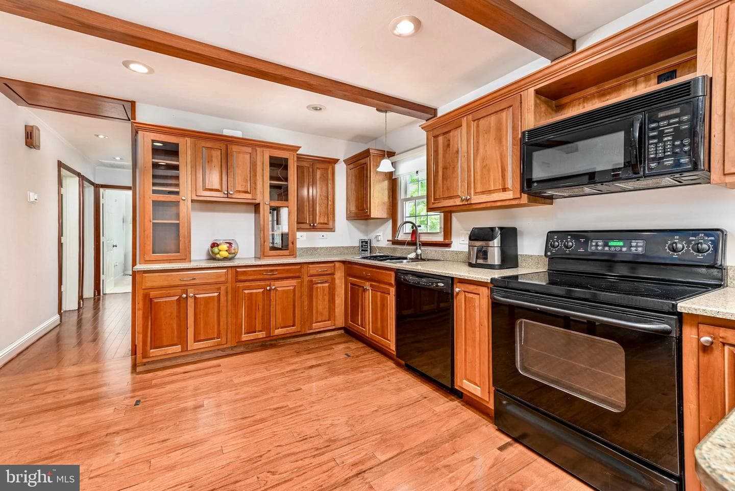 7712 Pine Street photo 3