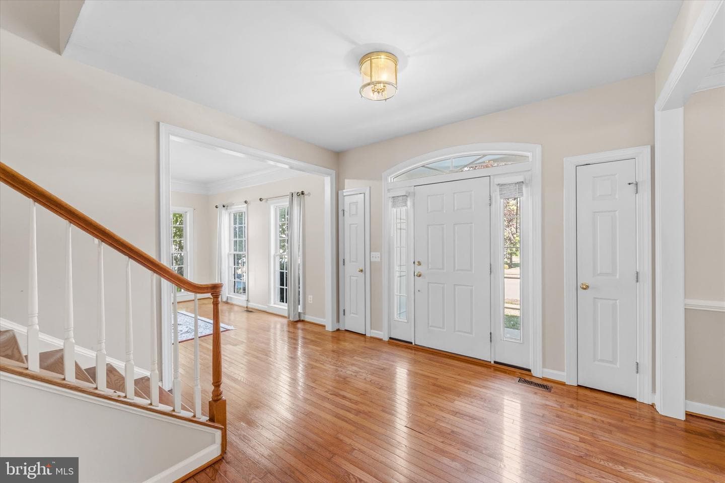7236 Winnipeg Court photo 2