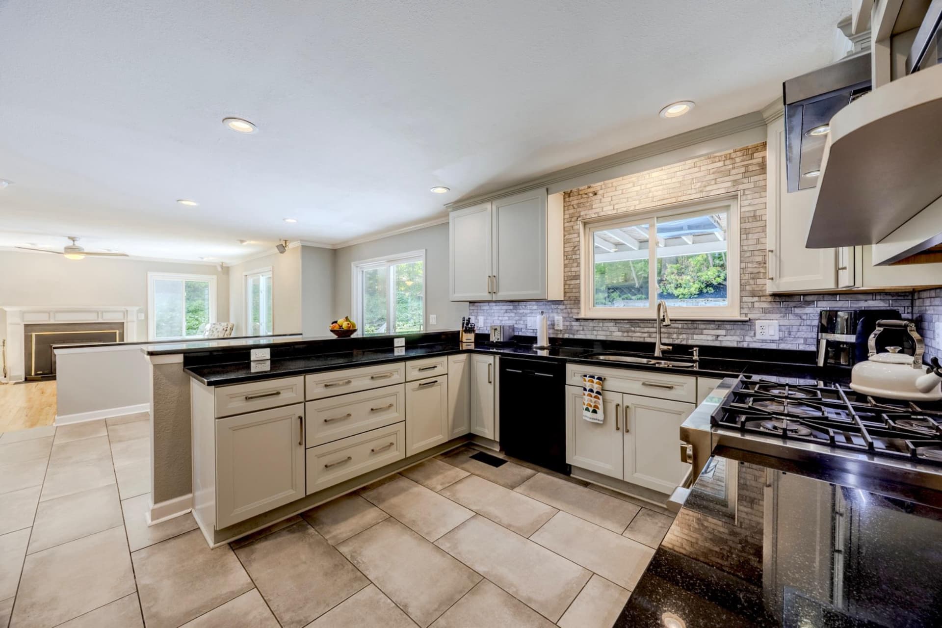 15410 Wicker Court photo 8