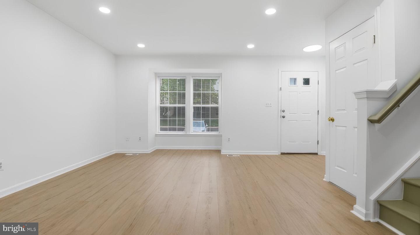 9063 Falcon Glen Court photo 4