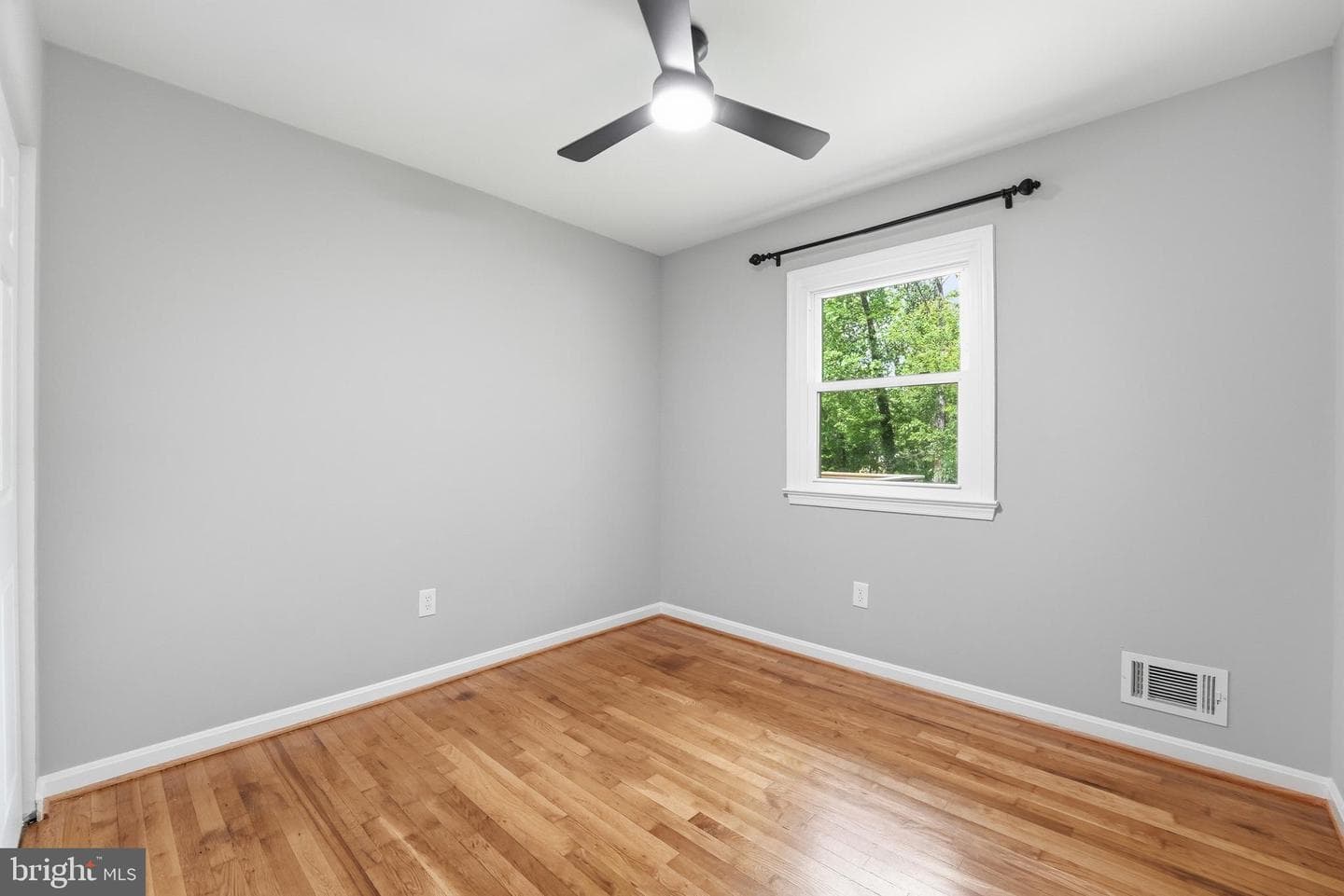 7410 Roxbury Avenue photo 14