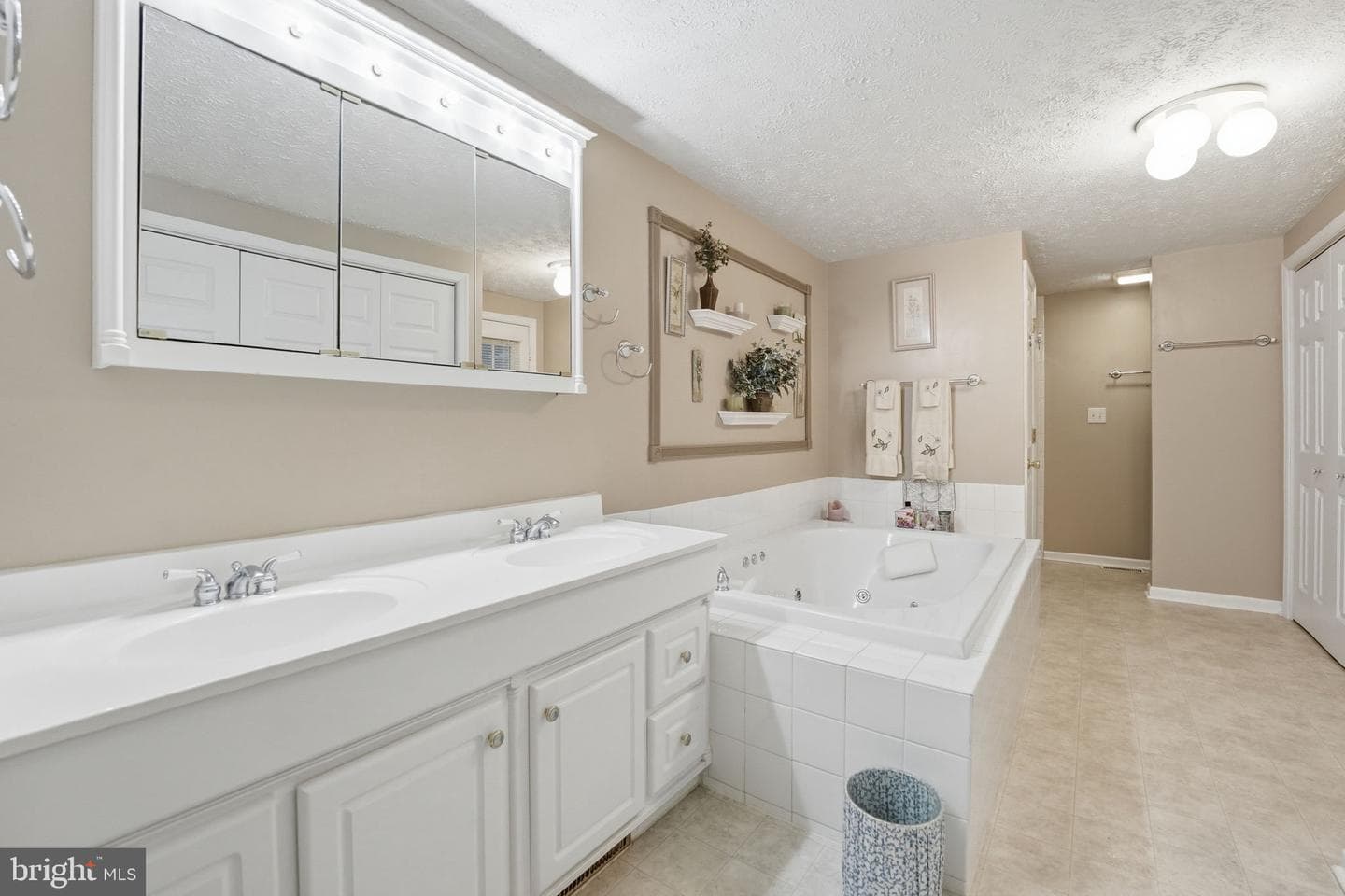 14905 January Court photo 19