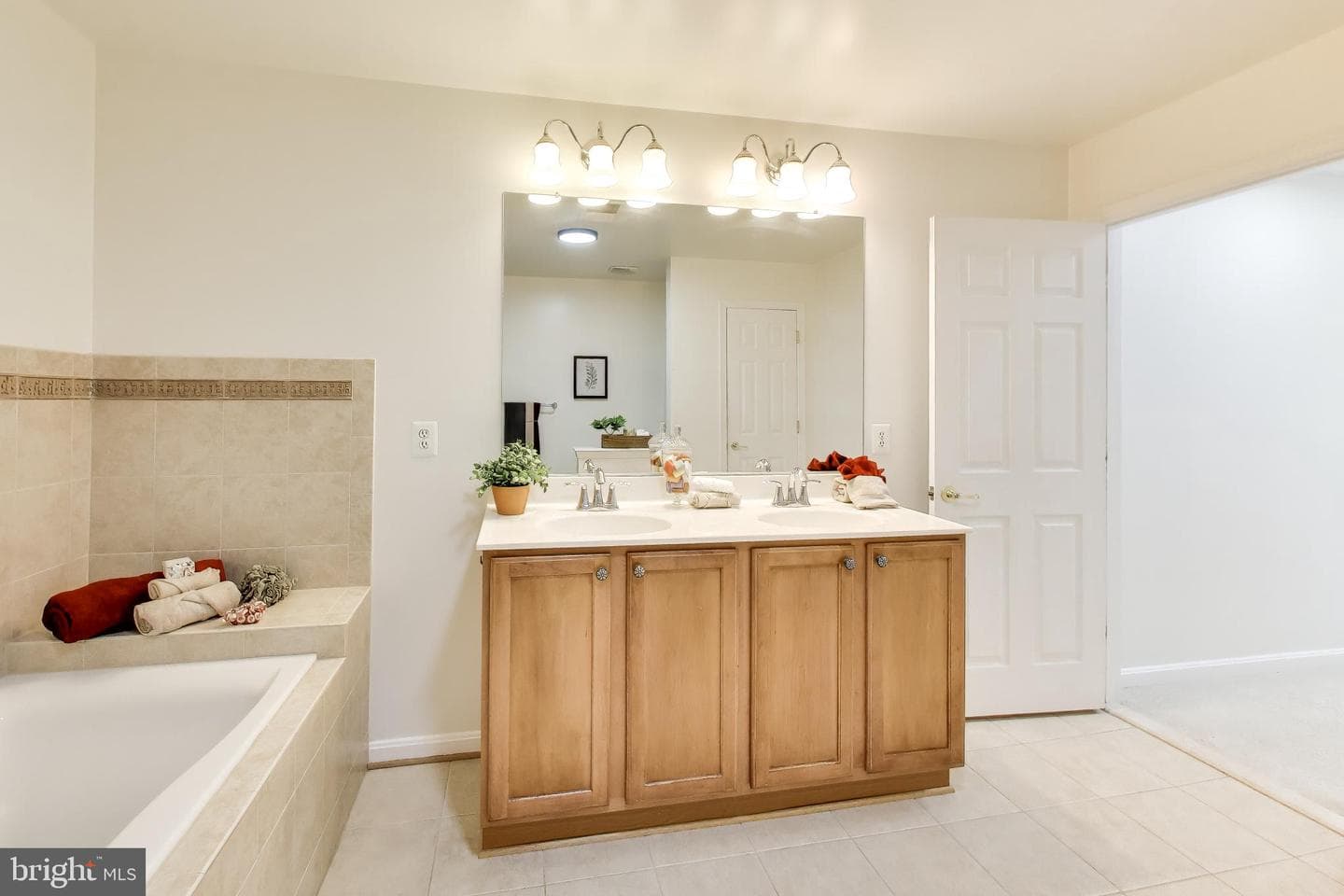 16815 Nuttal Oak Place photo 17