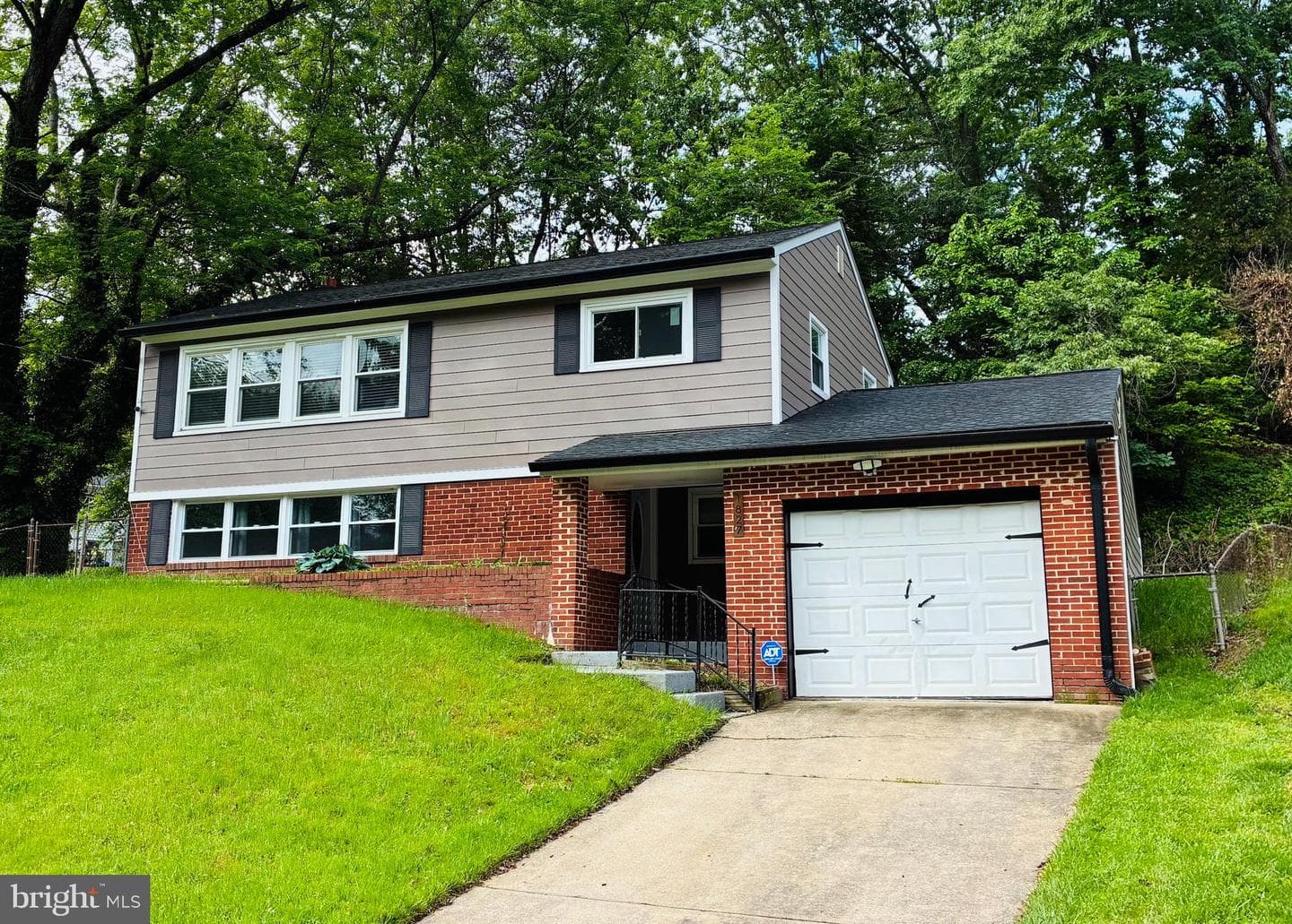 1827 Hylton Avenue photo 2