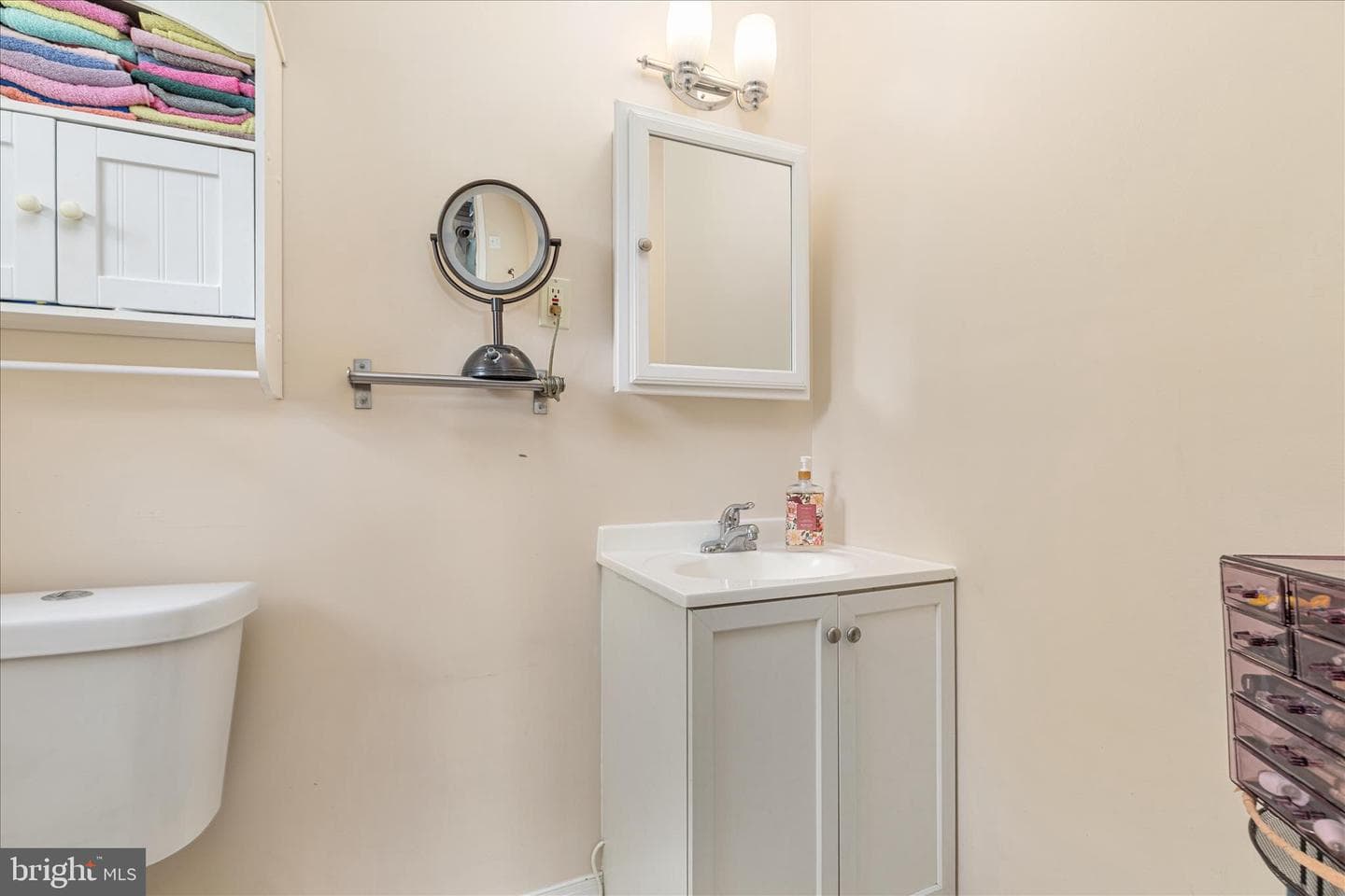 7817 Howard Street photo 27