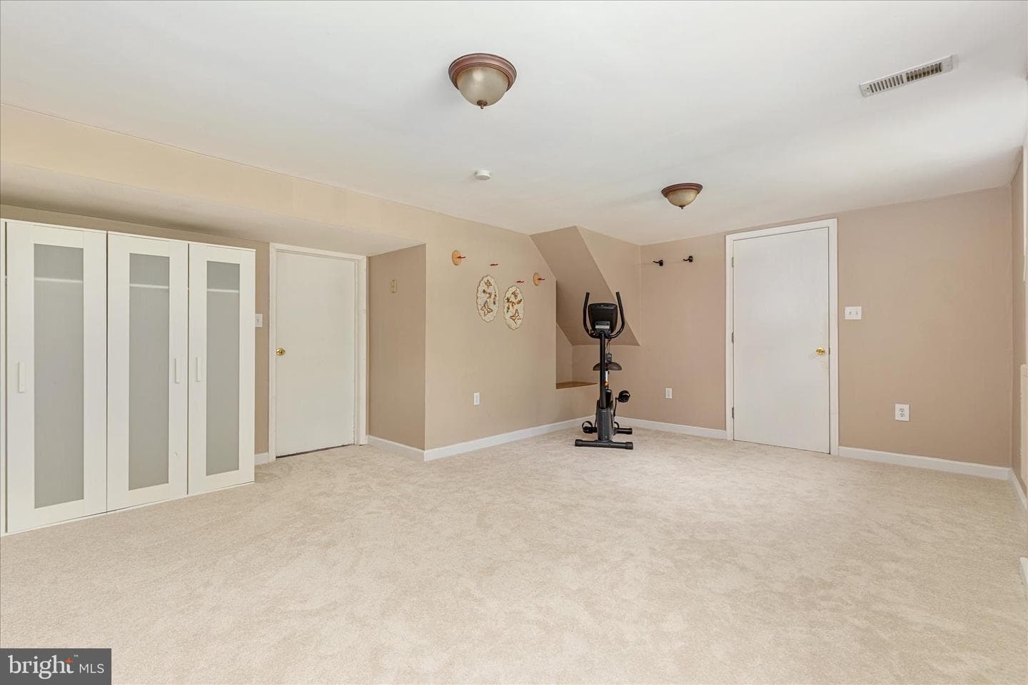 7817 Howard Street photo 32