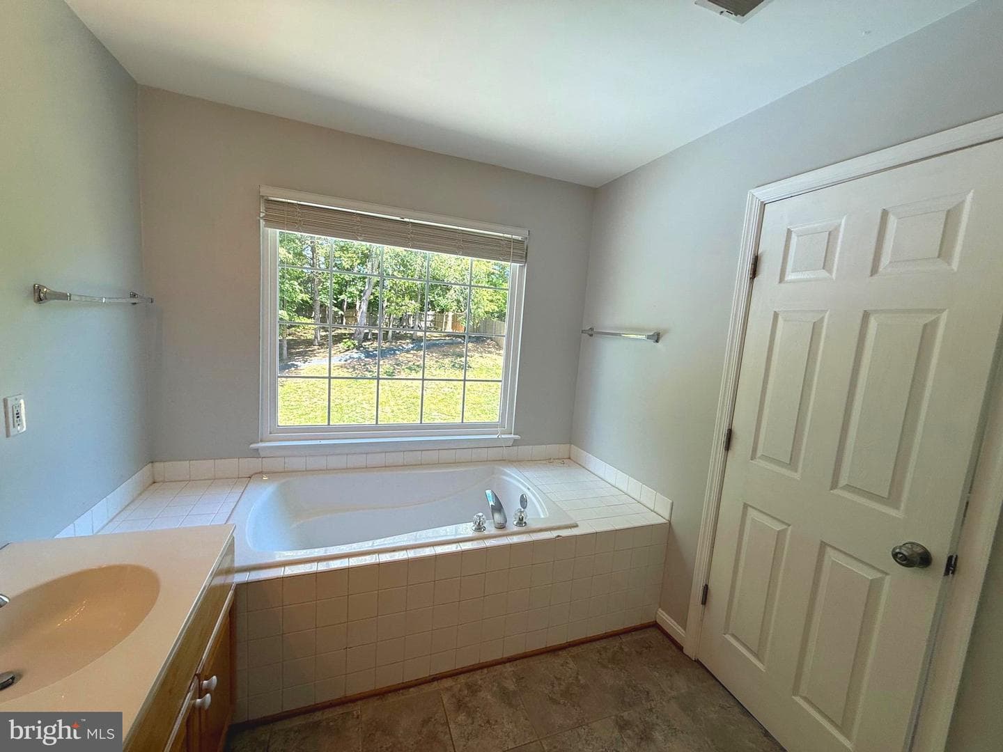 5796 Birch White photo 19