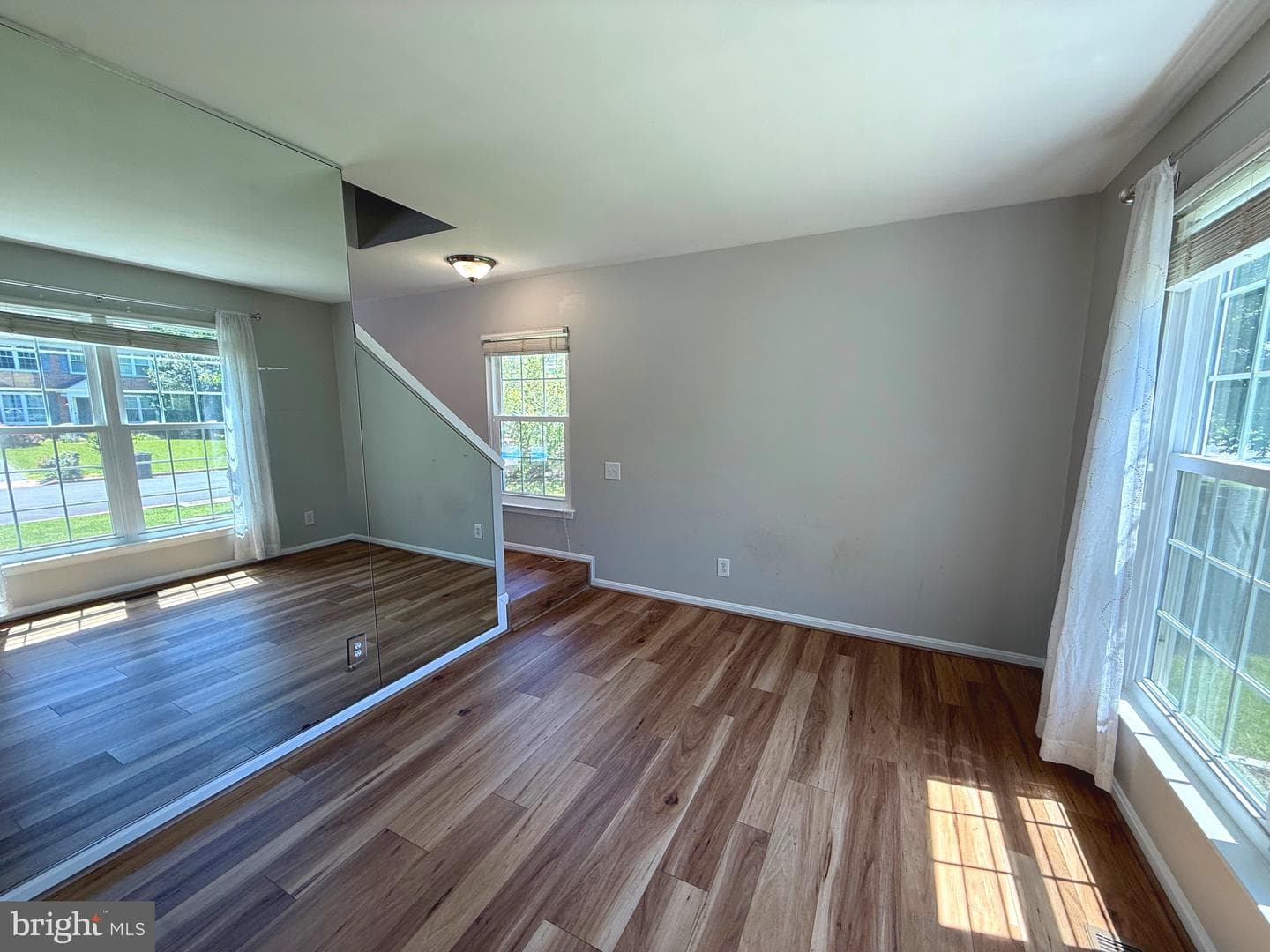 5796 Birch White photo 7