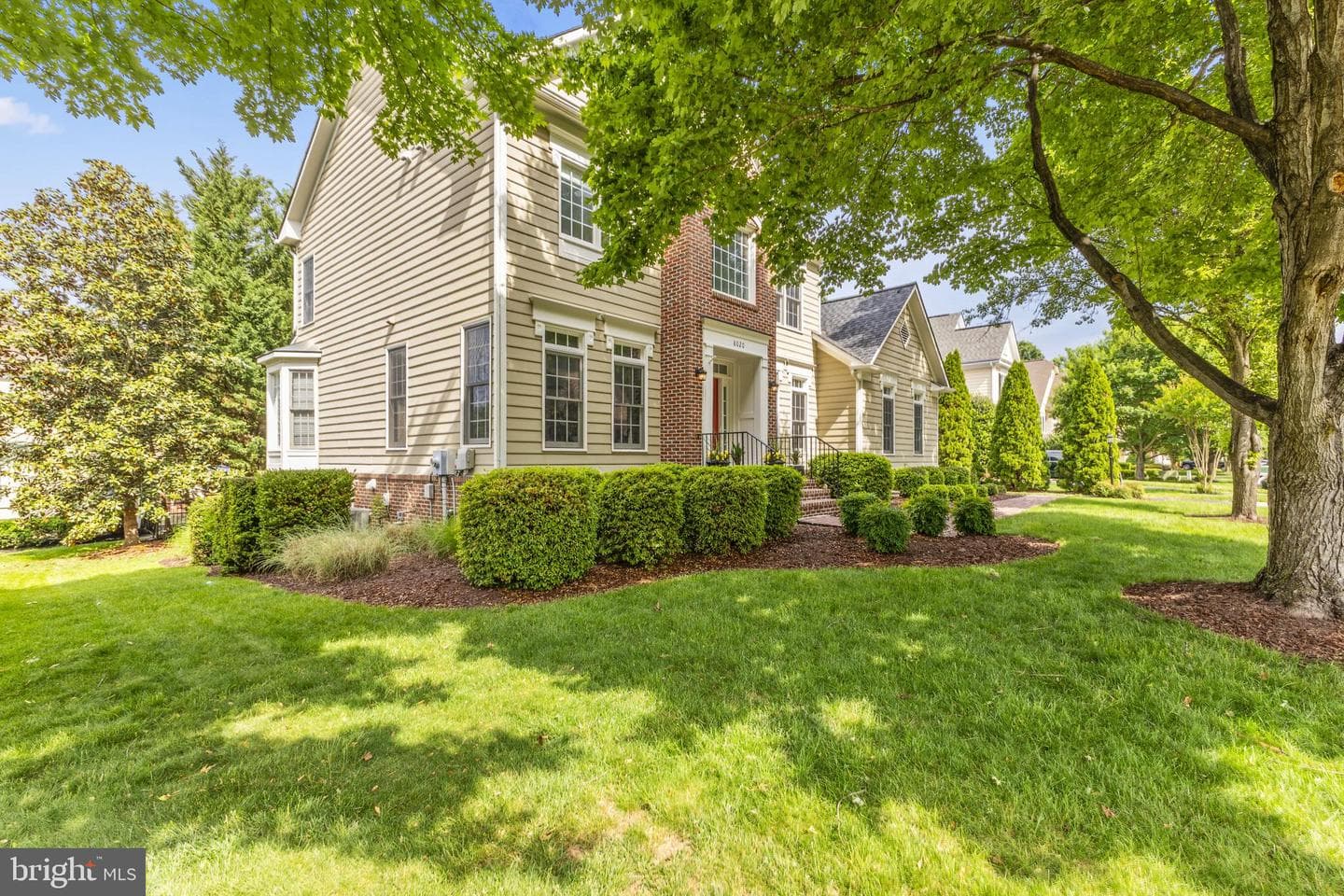 8020 Amsterdam Court photo 2