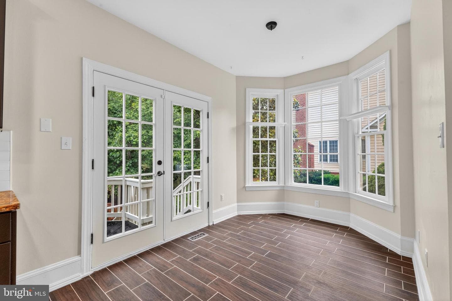 8020 Amsterdam Court photo 21
