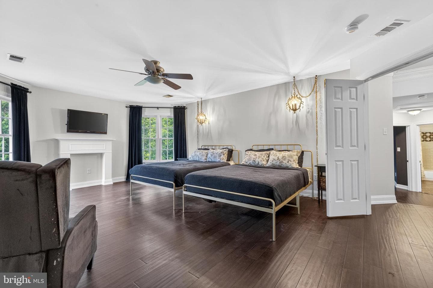 8020 Amsterdam Court photo 34