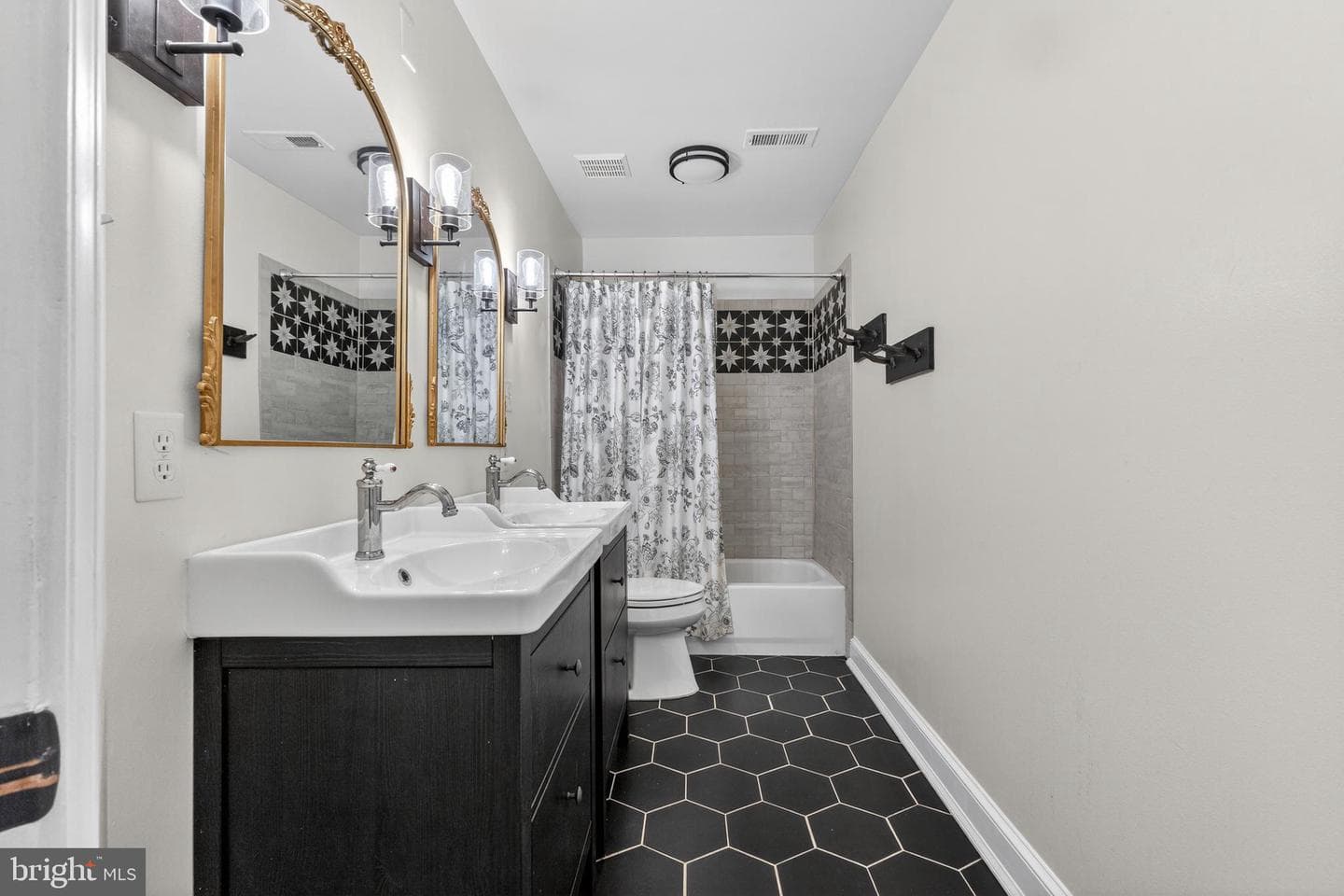 8020 Amsterdam Court photo 44