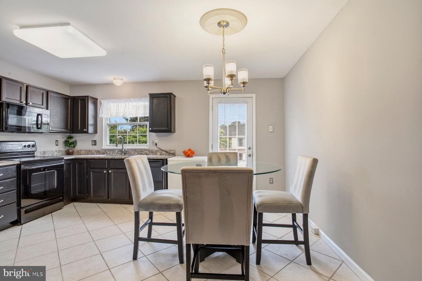 1736 Tiger Lily Circle photo 8
