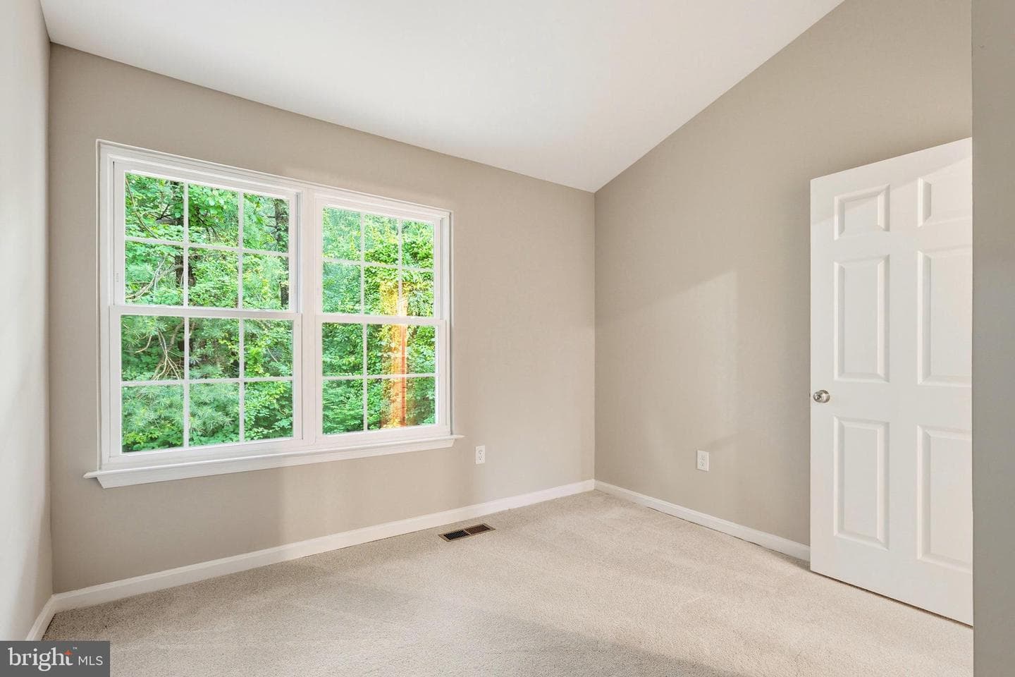 15646 Montview Drive photo 32