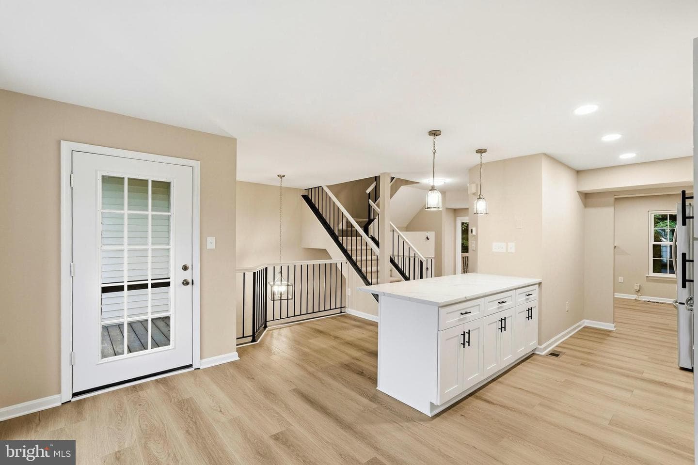 15646 Montview Drive photo 6
