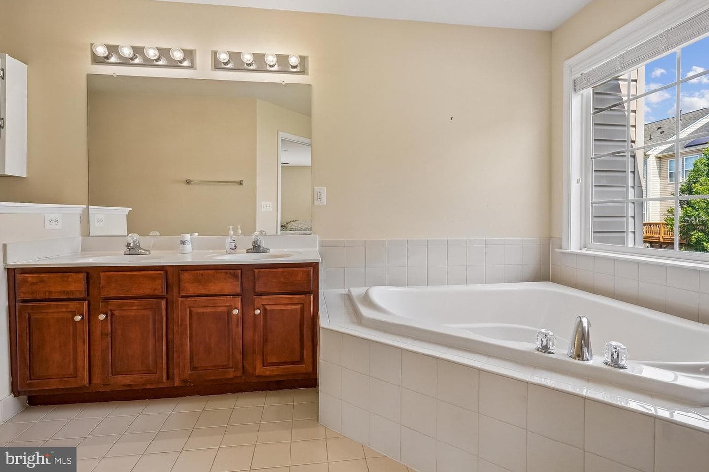 2160 Armitage Court photo 32