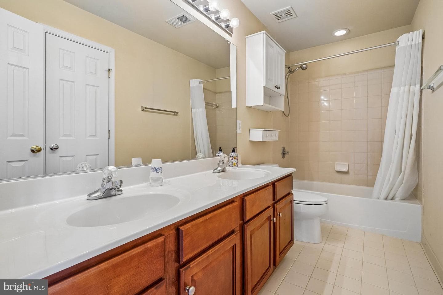 2160 Armitage Court photo 37