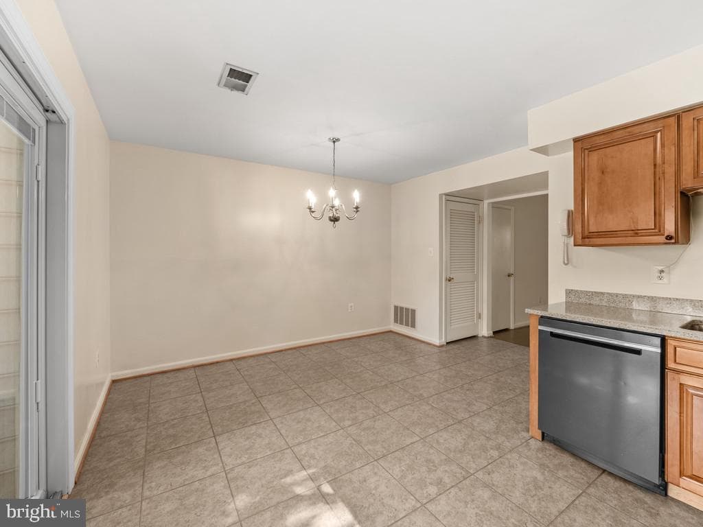 8758 Stoneridge Drive photo 16
