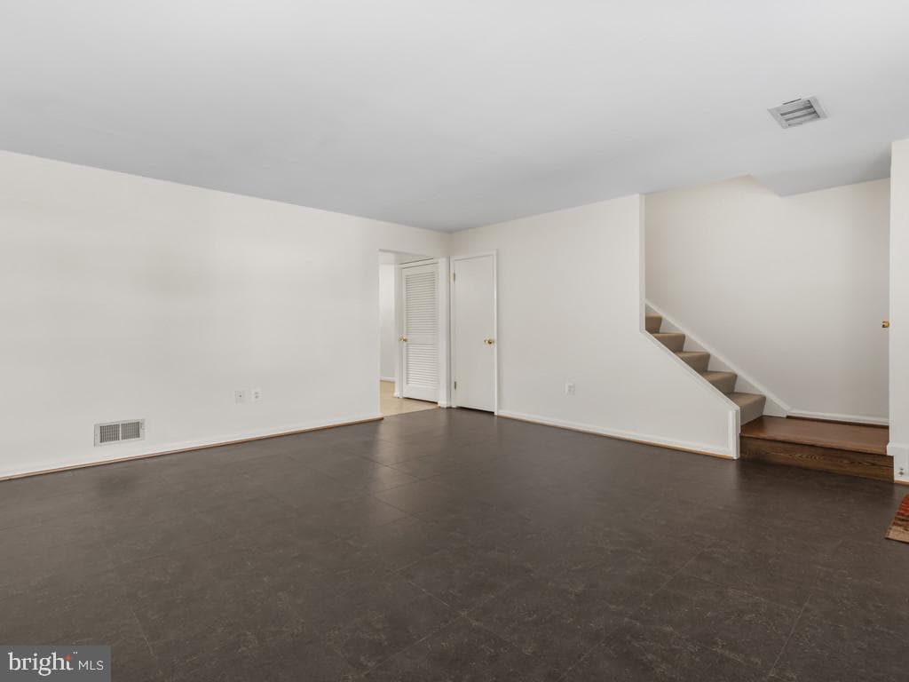 8758 Stoneridge Drive photo 21
