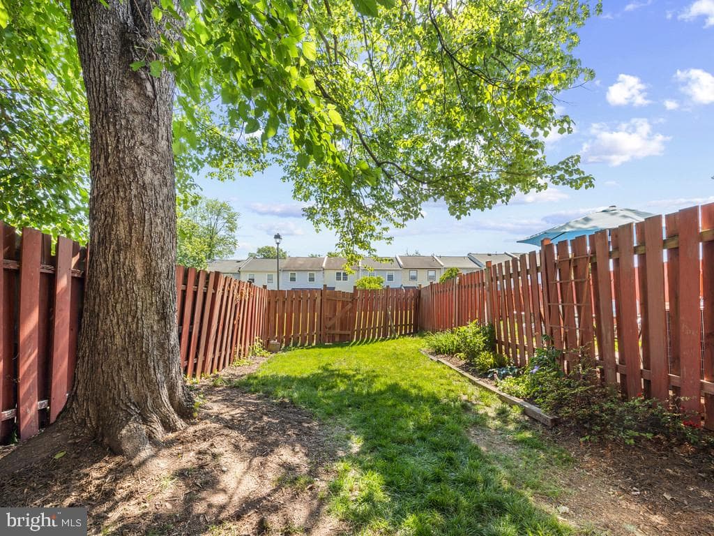 8758 Stoneridge Drive photo 4
