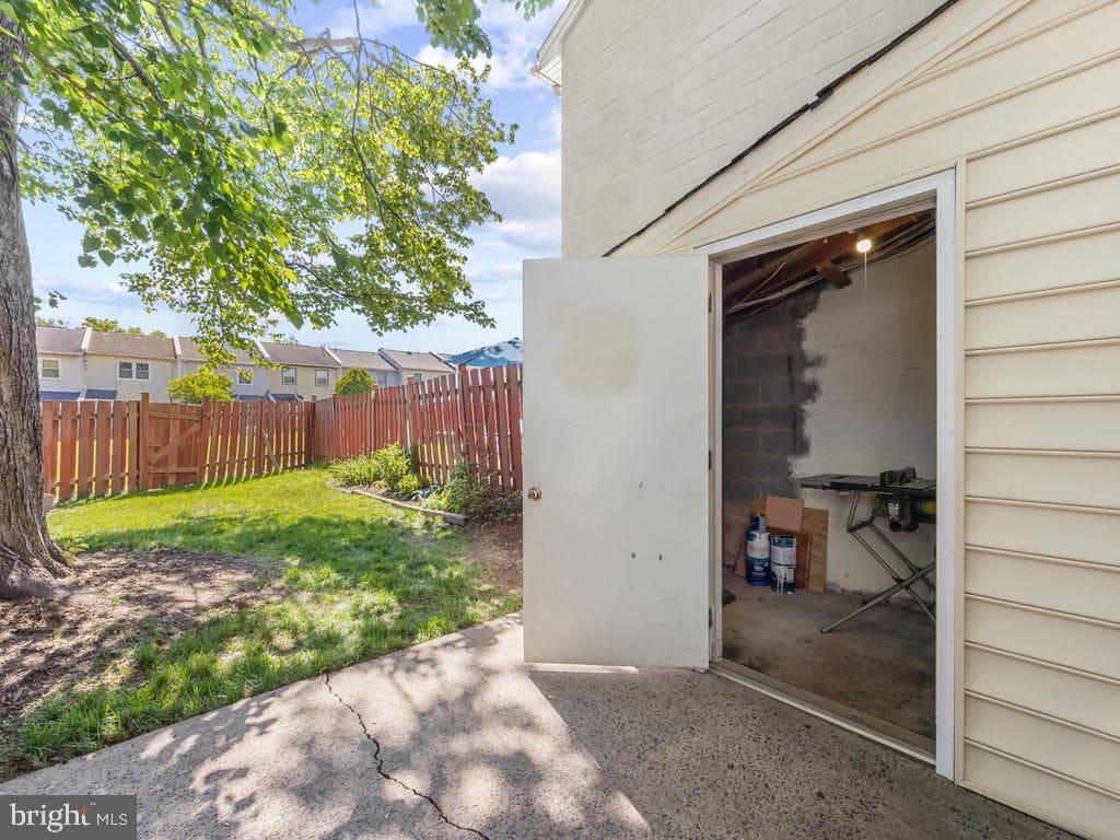 8758 Stoneridge Drive photo 5