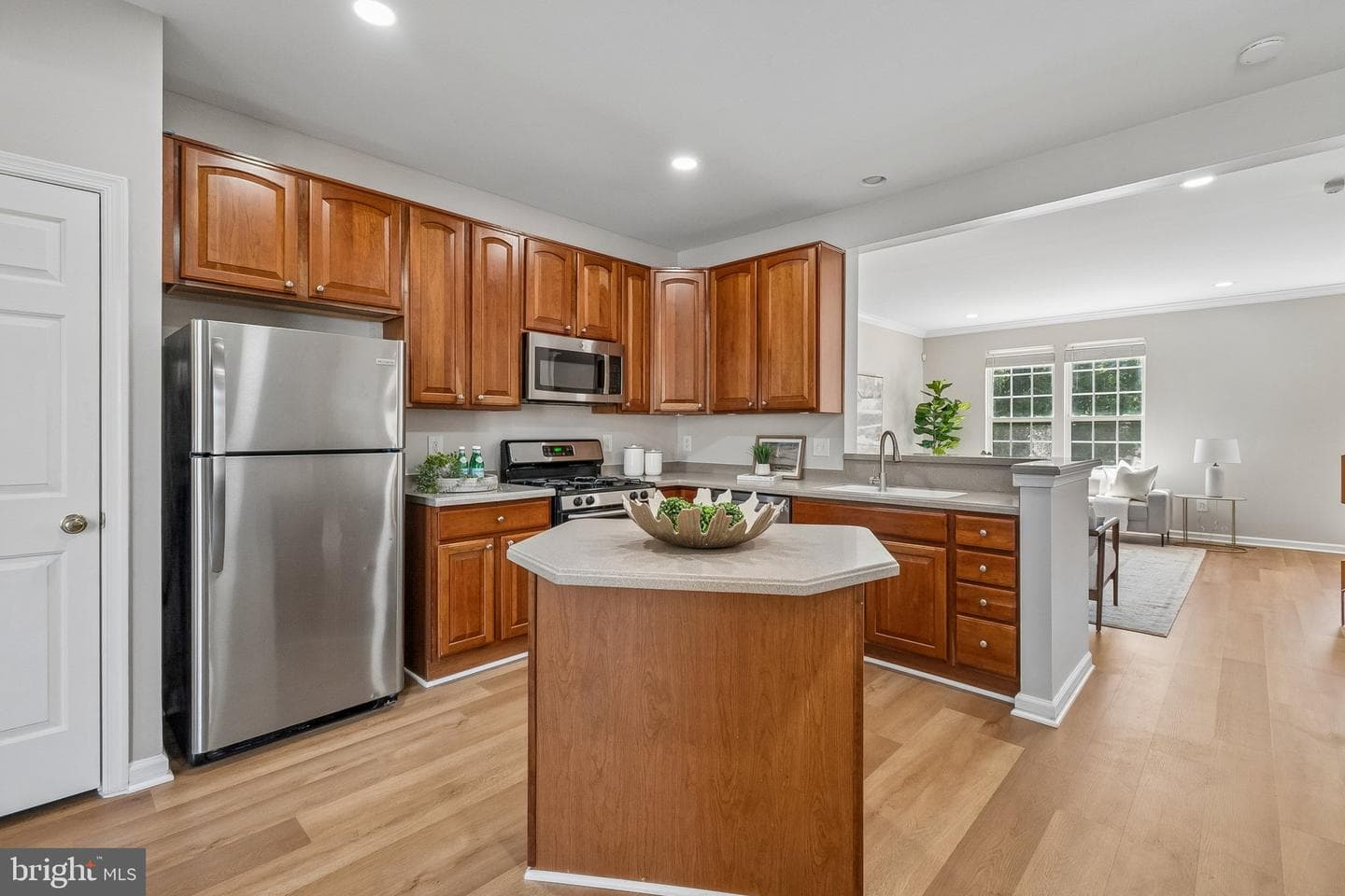 15823 Bobolink Drive photo 3