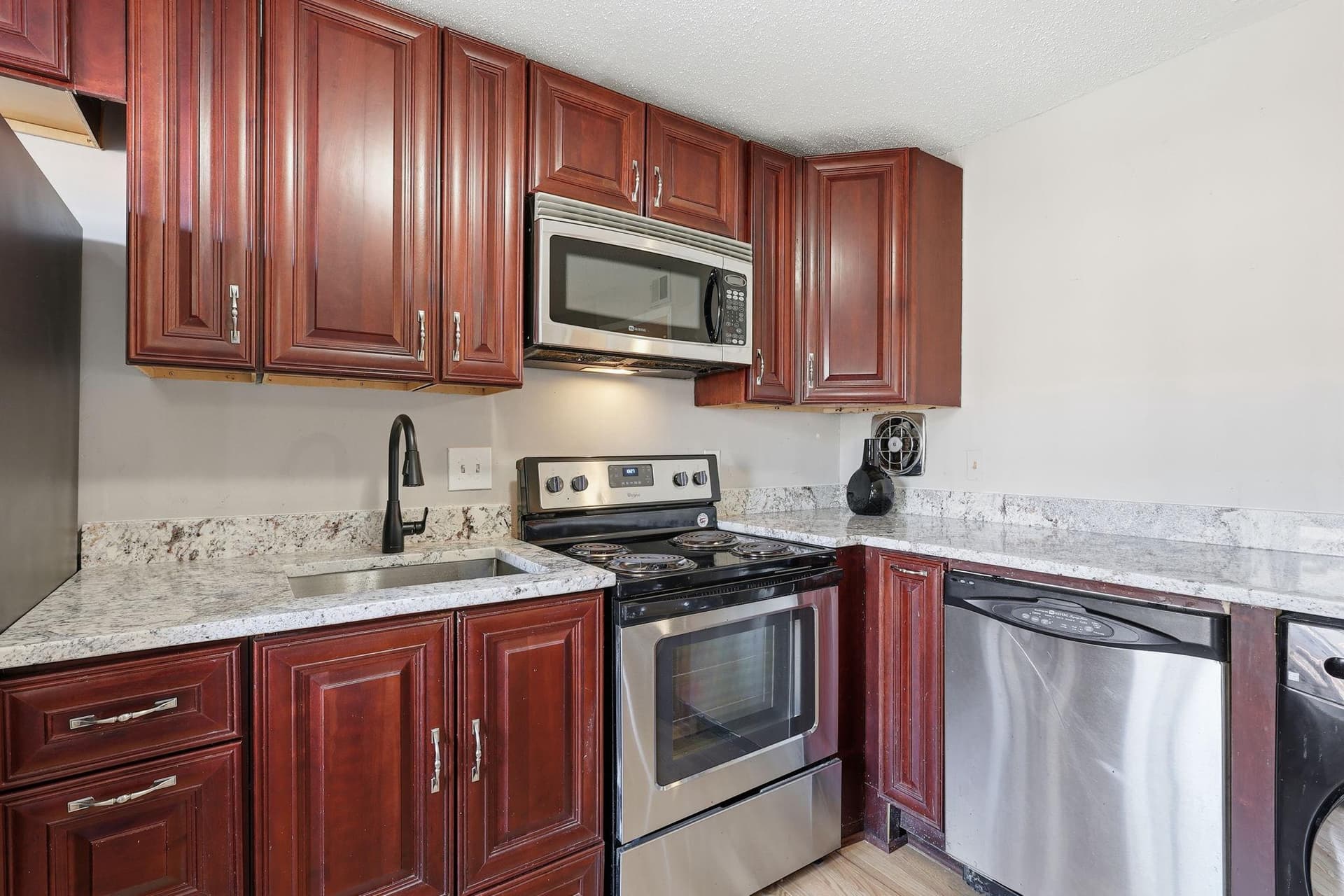 2942 Wetherburn Court photo 5