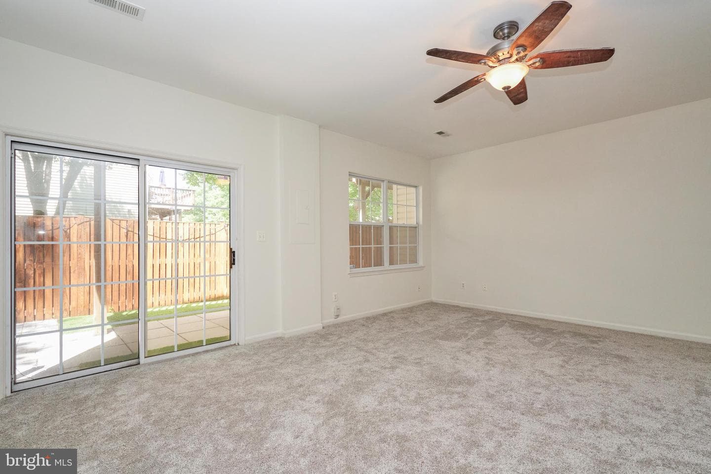 10196 Pale Rose Loop photo 10