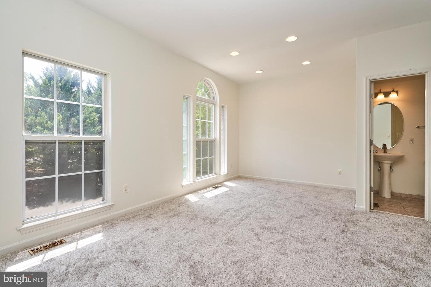10196 Pale Rose Loop photo 15