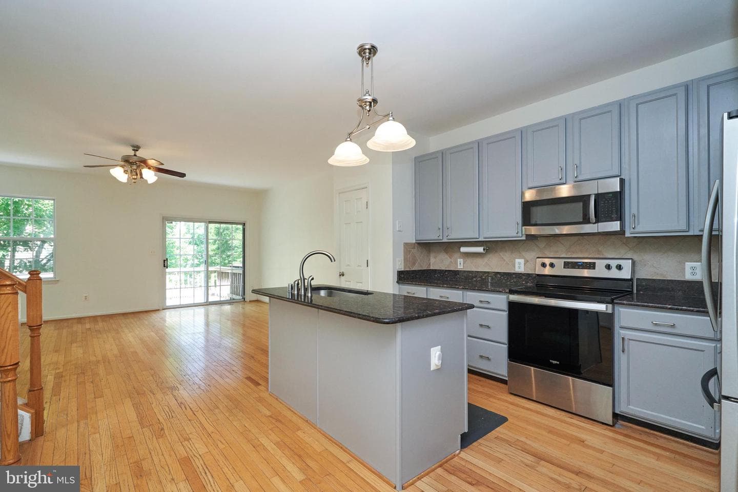 10196 Pale Rose Loop photo 18