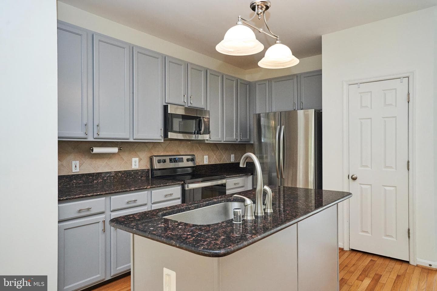10196 Pale Rose Loop photo 19