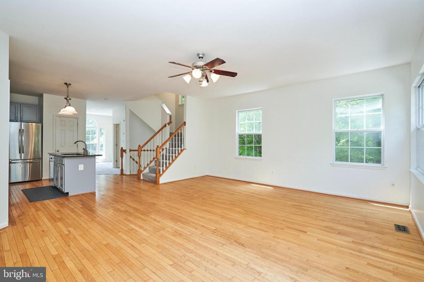 10196 Pale Rose Loop photo 27