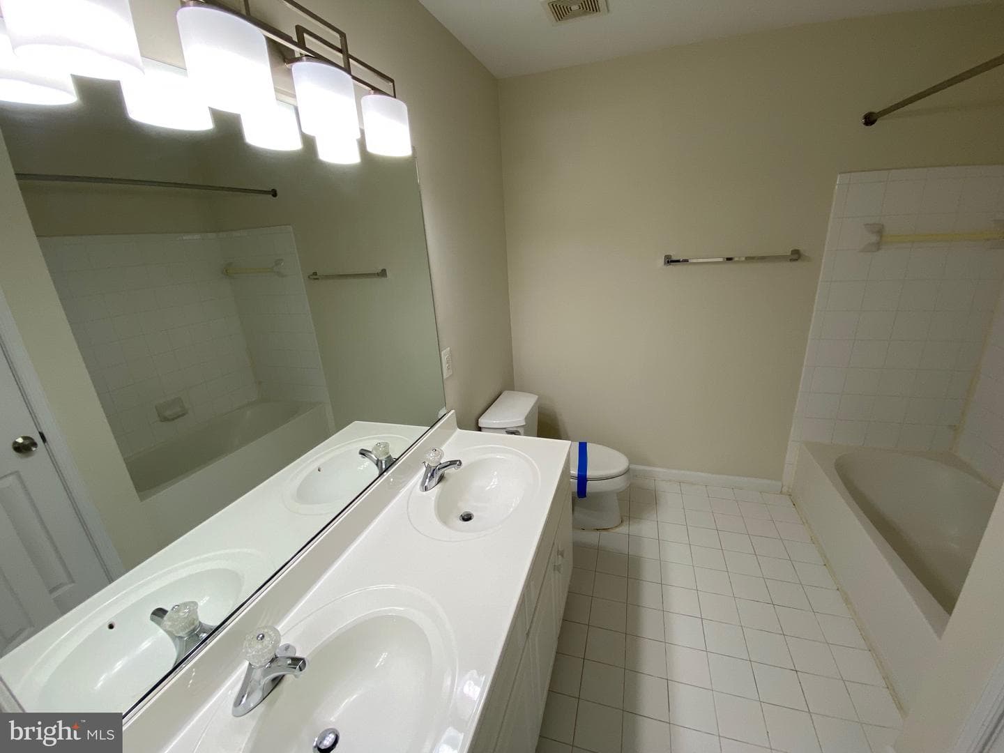 13822 Custis Square photo 19