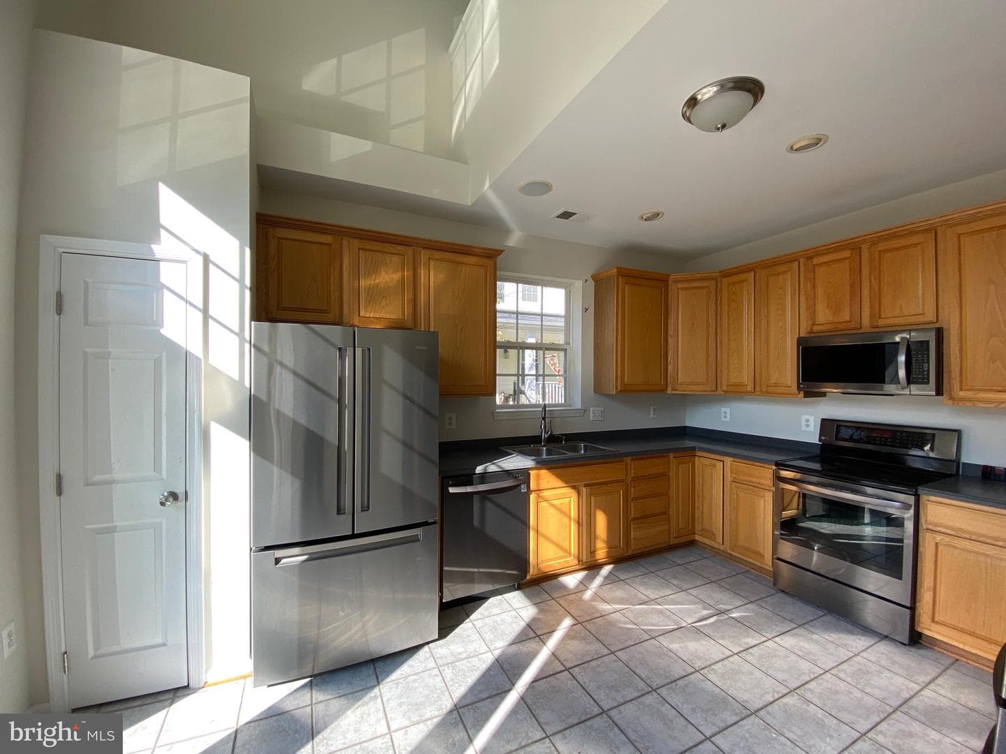 13822 Custis Square photo 6