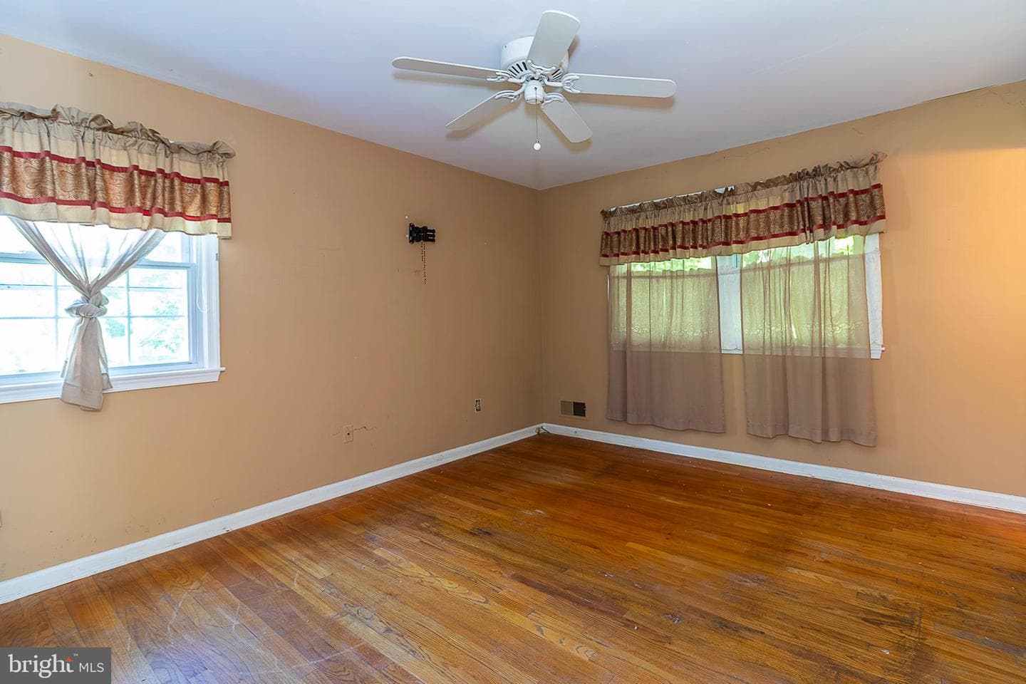 13019 Amesbury Street photo 17